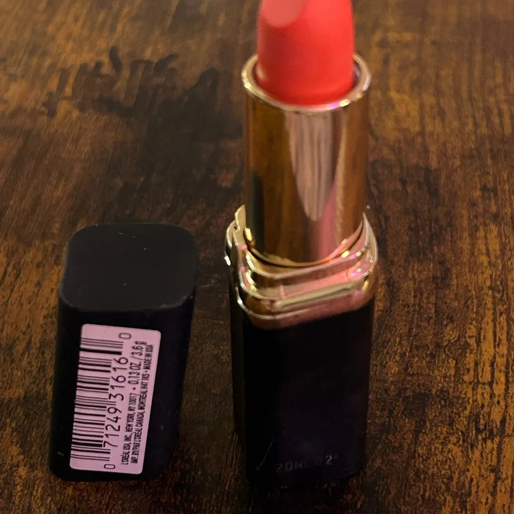 🎉 L’Oréal Paris Lipstick - Picture 5 of 5